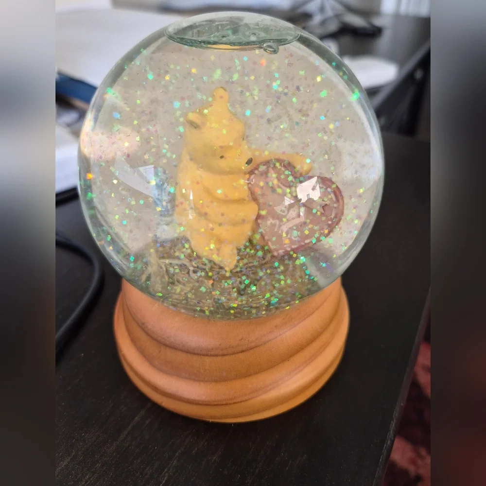 Disney Snow Globe Winnie The Pooh Valentine's Day 